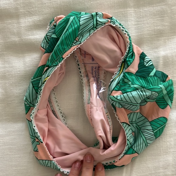 Palm Print high waisted bikini swimwear set. Top S bottom M never worn - Picture 5 of 6